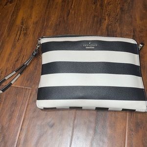Kate Spade Charging Purse with charger